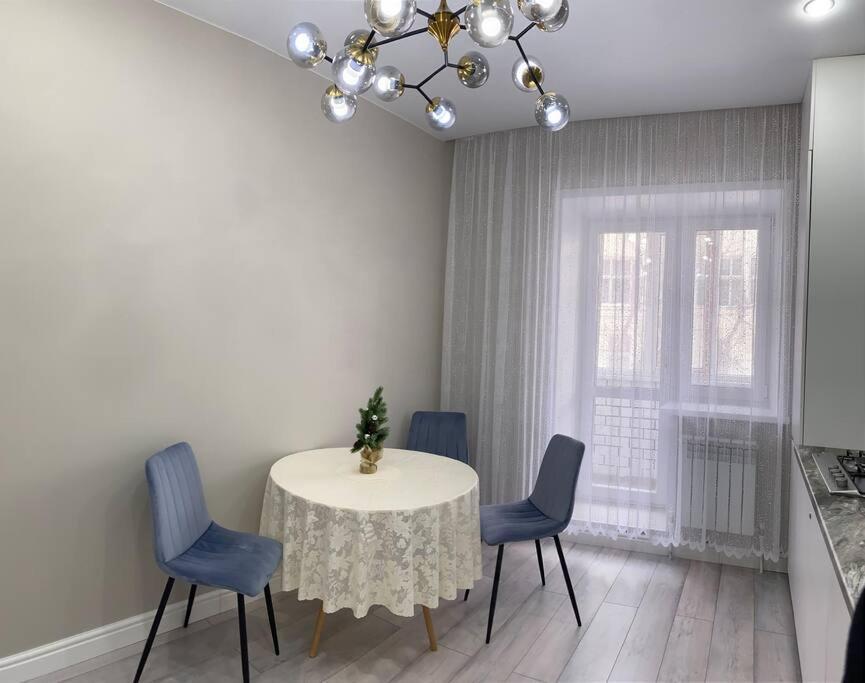 Vip Апартаменты В Центре Города Kostanay Extérieur photo