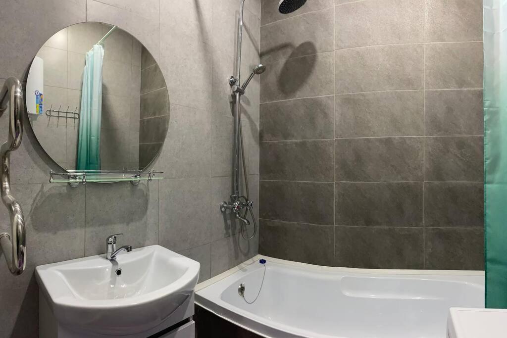 Vip Апартаменты В Центре Города Kostanay Extérieur photo